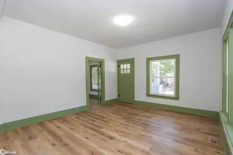 802 S Iowa Avenue Washington IA 52353