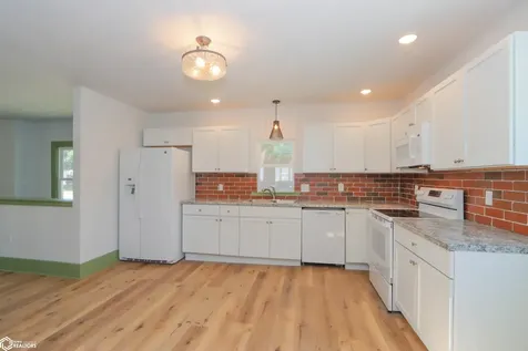 802 S Iowa Avenue Washington IA 52353