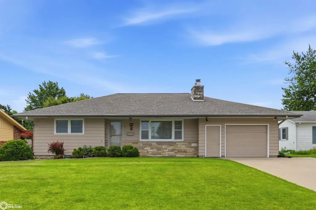 11 Palmer Street Marshalltown IA 50158