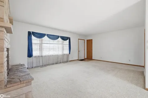 11 Palmer Street Marshalltown IA 50158