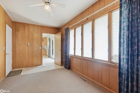 11 Palmer Street Marshalltown IA 50158
