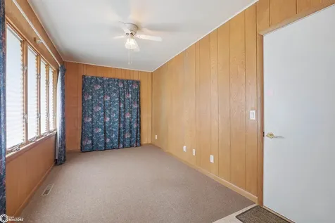 11 Palmer Street Marshalltown IA 50158