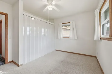 11 Palmer Street Marshalltown IA 50158