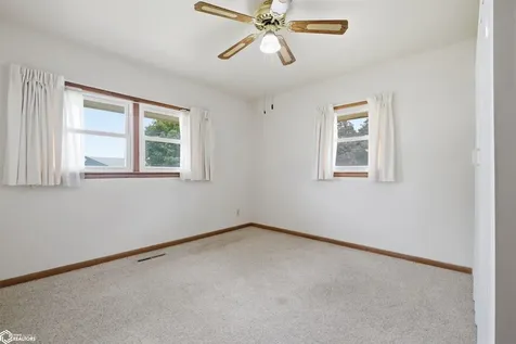 11 Palmer Street Marshalltown IA 50158