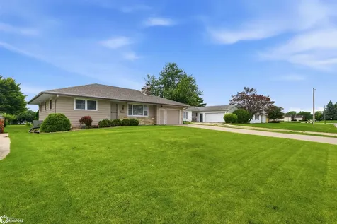11 Palmer Street Marshalltown IA 50158