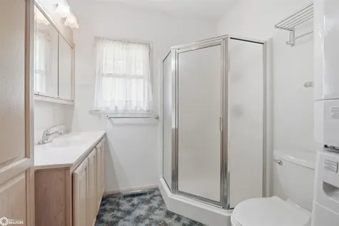 11 Palmer Street Marshalltown IA 50158