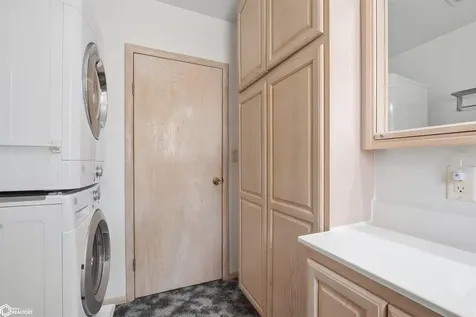 11 Palmer Street Marshalltown IA 50158