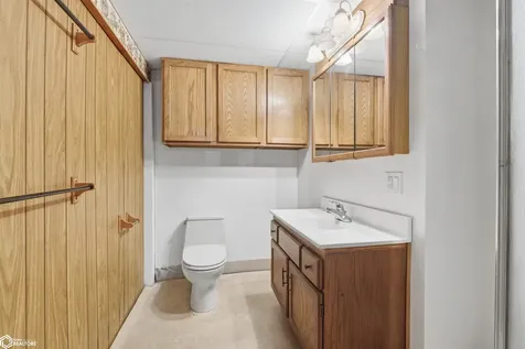 11 Palmer Street Marshalltown IA 50158