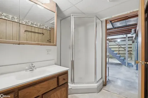 11 Palmer Street Marshalltown IA 50158