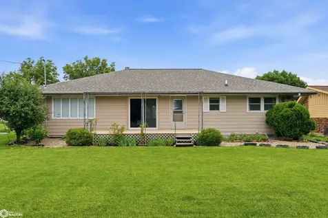 11 Palmer Street Marshalltown IA 50158