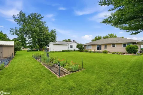 11 Palmer Street Marshalltown IA 50158