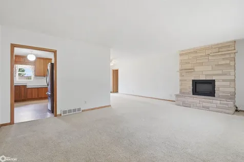 11 Palmer Street Marshalltown IA 50158