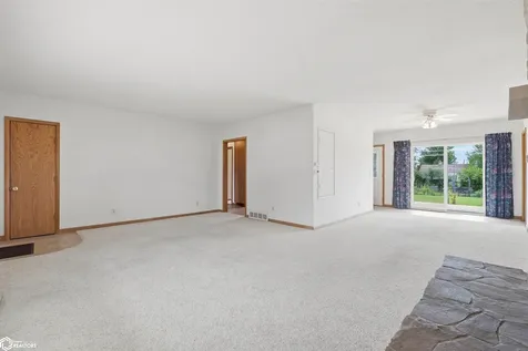 11 Palmer Street Marshalltown IA 50158