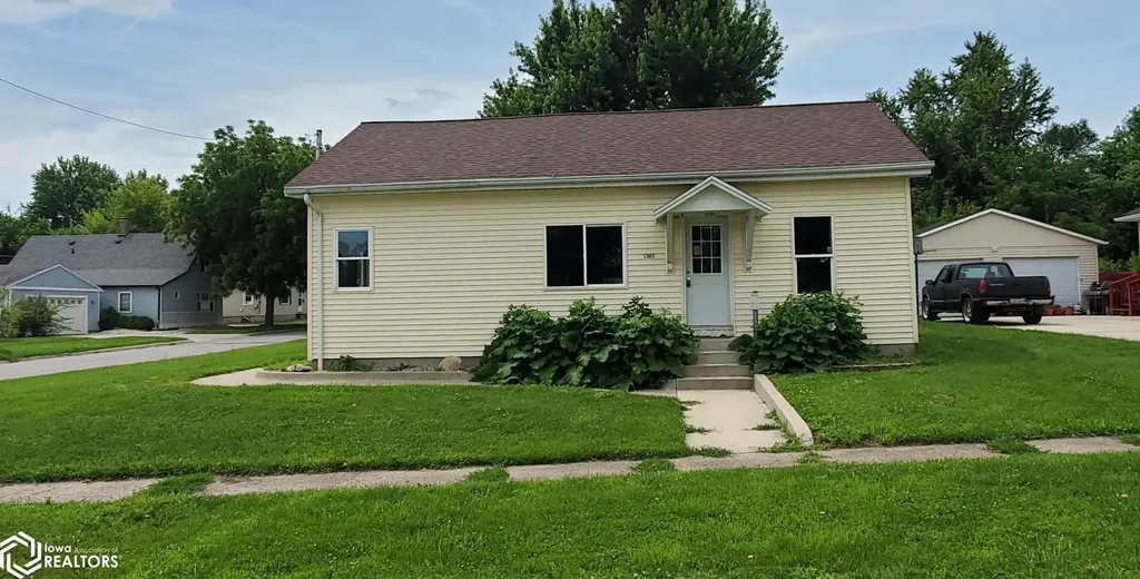 1302 W Linn Street Marshalltown IA 50158
