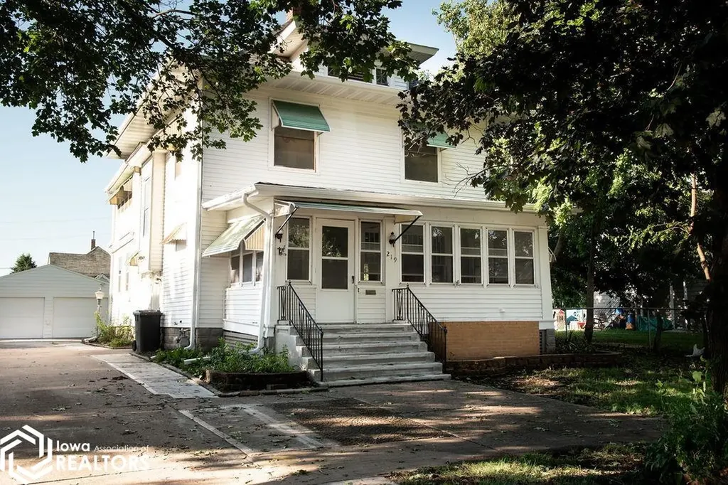 219 A Avenue W Albia IA 52531