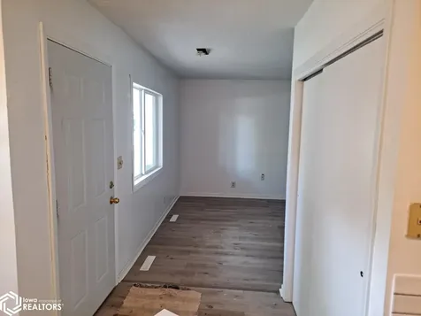 805 805 1/2 W 10th Avenue N Street Clear Lake IA 50428