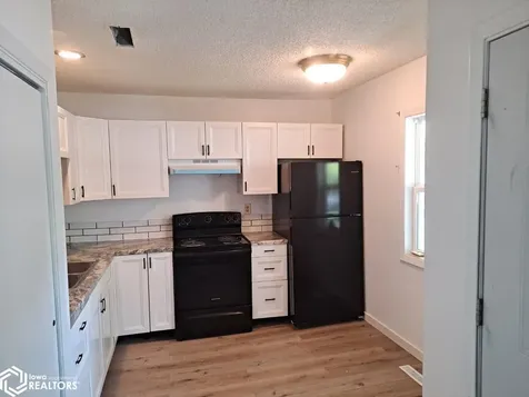 805 805 1/2 W 10th Avenue N Street Clear Lake IA 50428