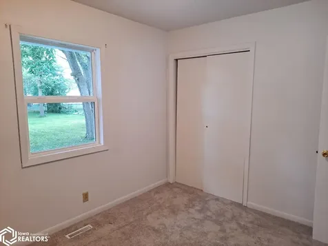 805 805 1/2 W 10th Avenue N Street Clear Lake IA 50428