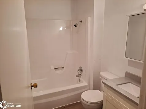 805 805 1/2 W 10th Avenue N Street Clear Lake IA 50428