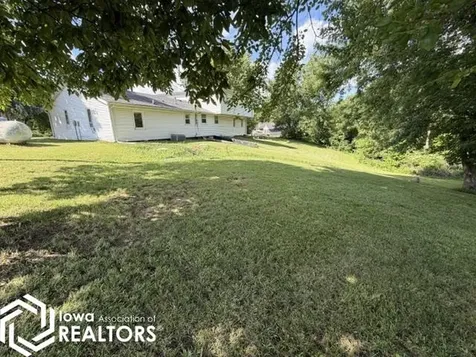 1386 Circle Drive Brooklyn IA 52211