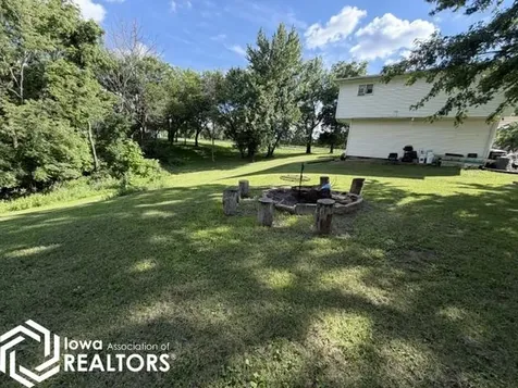 1386 Circle Drive Brooklyn IA 52211
