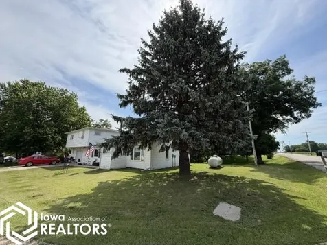 1386 Circle Drive Brooklyn IA 52211