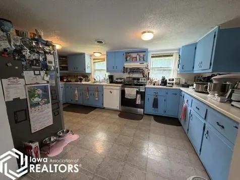 1386 Circle Drive Brooklyn IA 52211