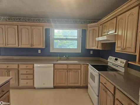 1954 White Plains Road Montrose IA 52639