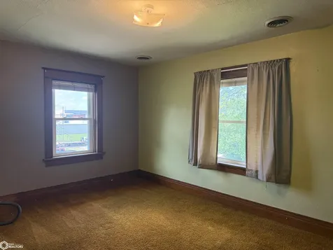 138 Franklin Street Ackley IA 50601