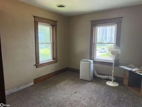 138 Franklin Street Ackley IA 50601