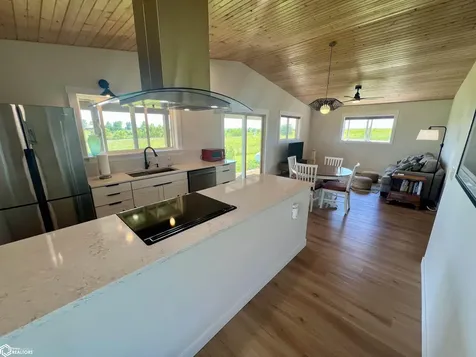 1569 Jasmine Avenue Fairfield IA 52556