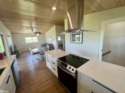 1569 Jasmine Avenue Fairfield IA 52556