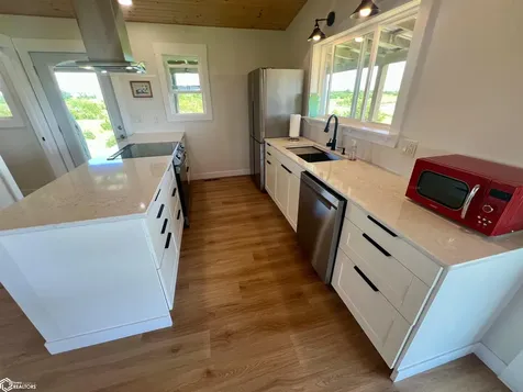 1569 Jasmine Avenue Fairfield IA 52556