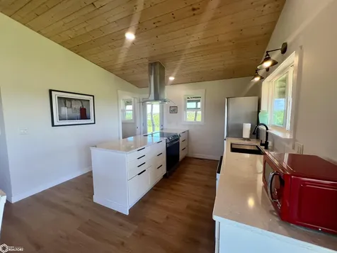 1569 Jasmine Avenue Fairfield IA 52556