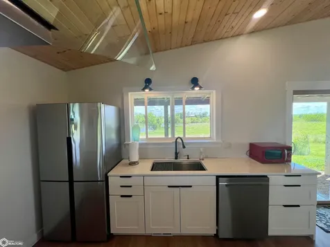 1569 Jasmine Avenue Fairfield IA 52556