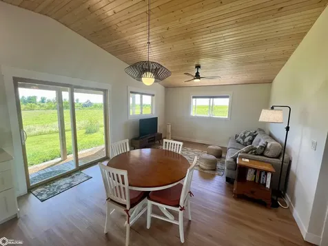 1569 Jasmine Avenue Fairfield IA 52556