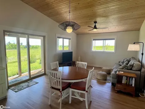 1569 Jasmine Avenue Fairfield IA 52556
