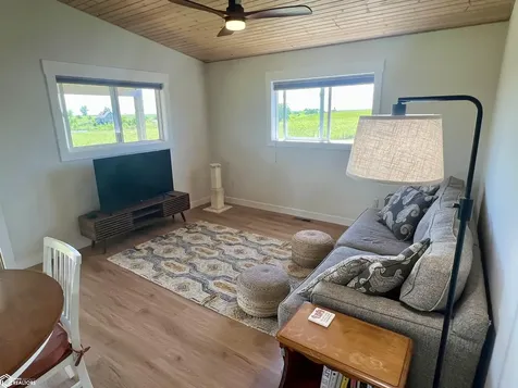 1569 Jasmine Avenue Fairfield IA 52556