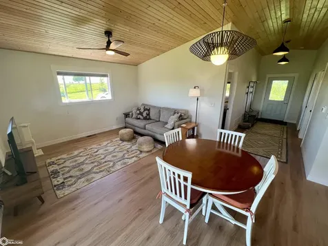 1569 Jasmine Avenue Fairfield IA 52556