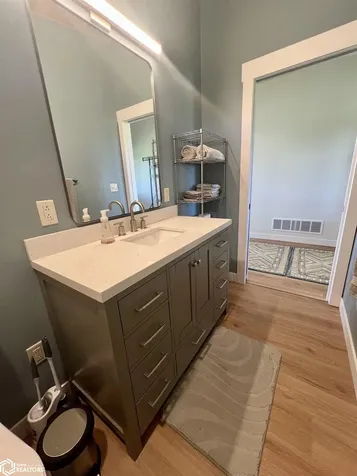 1569 Jasmine Avenue Fairfield IA 52556