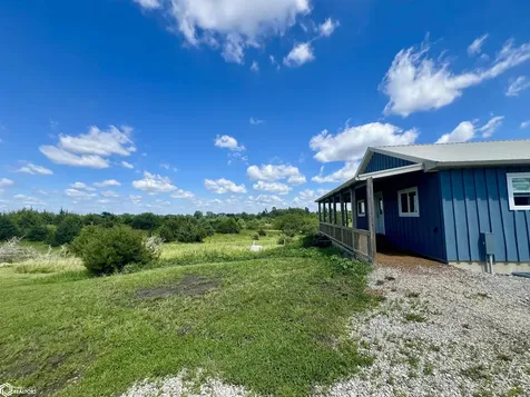 1569 Jasmine Avenue Fairfield IA 52556