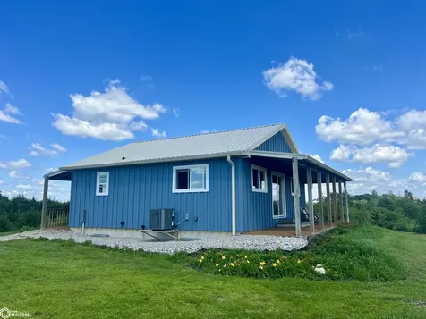 1569 Jasmine Avenue Fairfield IA 52556
