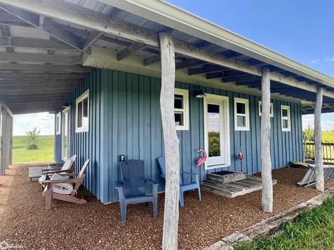 1569 Jasmine Avenue Fairfield IA 52556