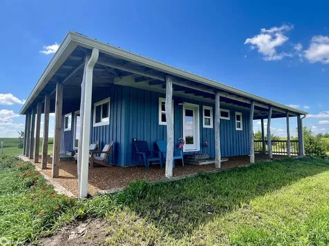 1569 Jasmine Avenue Fairfield IA 52556