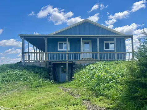 1569 Jasmine Avenue Fairfield IA 52556