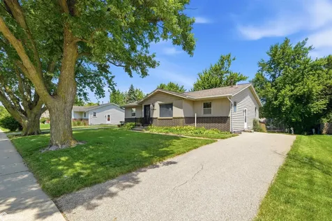 109 W Southridge Road Marshalltown IA 50158