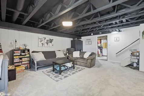 109 W Southridge Road Marshalltown IA 50158