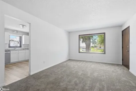 109 W Southridge Road Marshalltown IA 50158