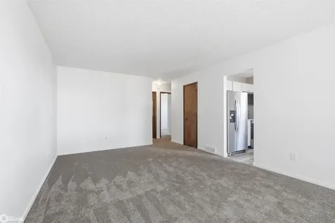 109 W Southridge Road Marshalltown IA 50158