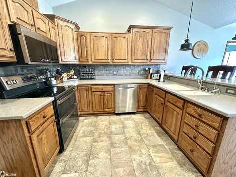 1935 Reed Street Grinnell IA 50112
